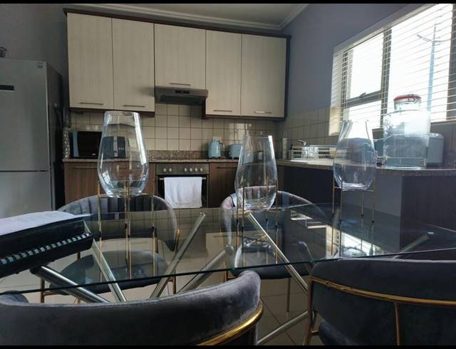 2 BEDROOM PROPERTY TO RENT IN UMHLANGA RIDGE